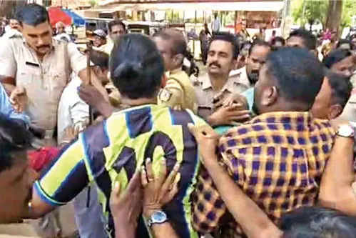 പ്രീ പ്രൈമറി അധ്യാപികമാരെ മാറ്റാൻ നീക്കം; പനയറ സ്കൂളിൽ രക്ഷിതാക്കളുടെ പ്രതിഷേധം