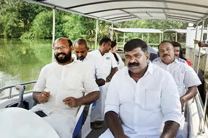 ഉദയനാപുരത്തെ വെള്ളപ്പൊക്കം; പരിഹാരമാർഗം തേടി ജലയാത്ര