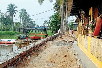 കടമ്പ്രയാറിൽ നടപ്പാത നവീകരണം തുടങ്ങി