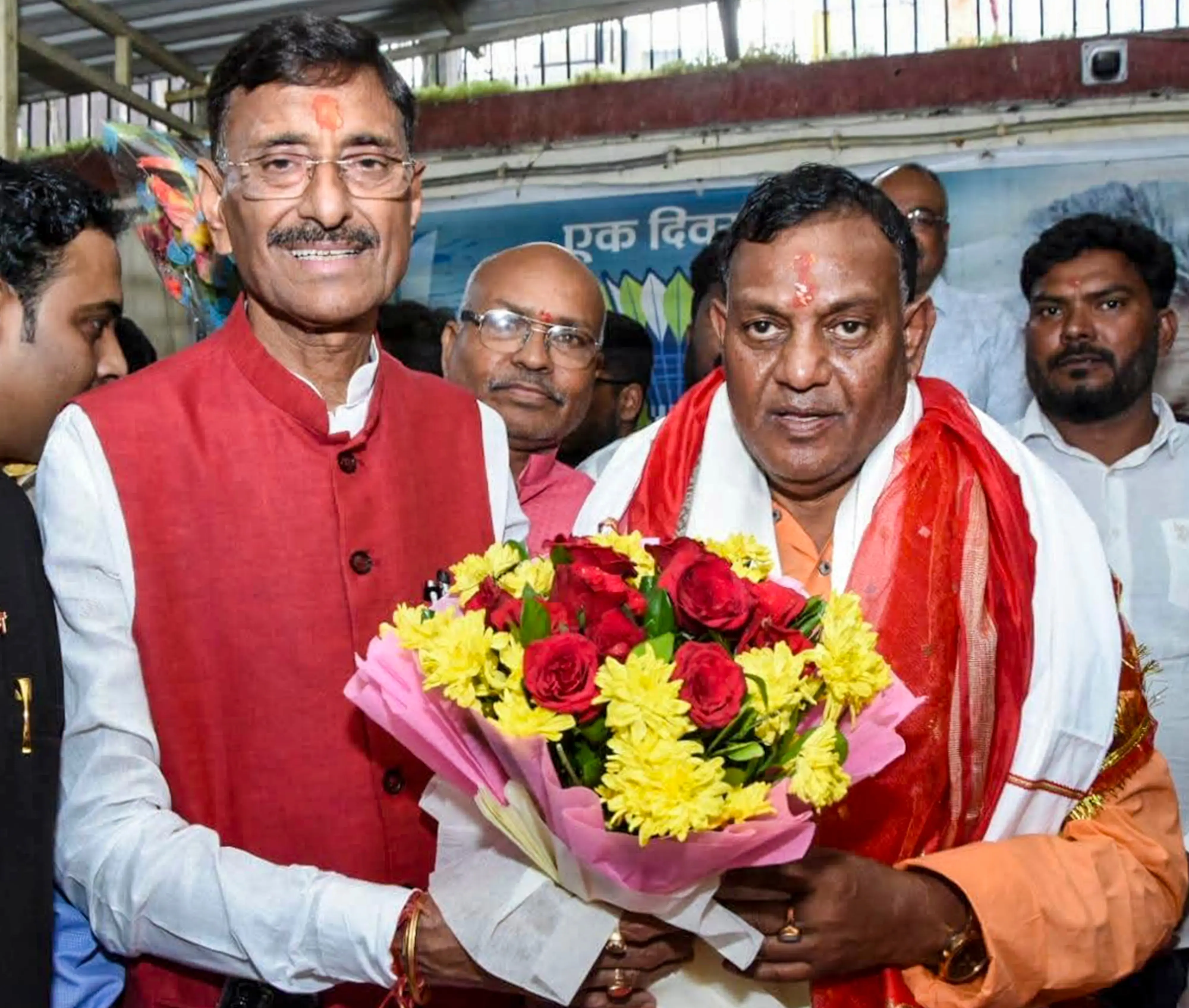 Newly-appointed Odisha Governor Braj Mohan Ram being felicitated by MoS Sanjay Seth during an event in Ranchi | PTI