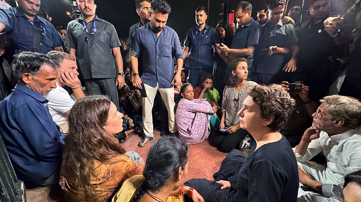 Delhi Police detain Ankita Bhandari’s parents, Congress leaders during India Gate protest