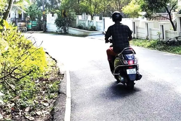 അഞ്ചലോട്ടത്തിന്റെ വഴിയിലെ വളവുനിവർത്തൽ വാക്കിൽമാത്രം