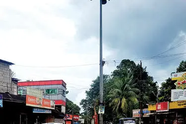 ഉയരവിളക്കുണ്ട്, തോരണം കെട്ടാൻ