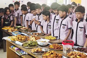 അമ്മമാർക്കൊപ്പം രുചിമേളവുമായി കുരുന്നുകൾ