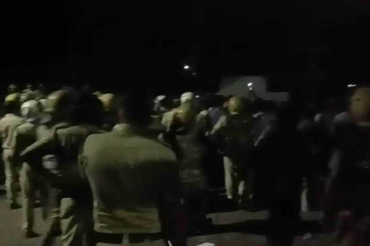 സംഘർഷസ്ഥലത്തെത്തിയ പോലീസ്