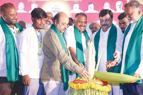 കാഴ്ചയുടെ വിരുന്നായി ‘റൈത’ ദസറയും യോഗാഭ്യാസവും