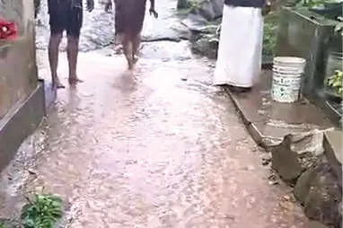മഴ; വീടുകളിൽ വെള്ളംകയറി