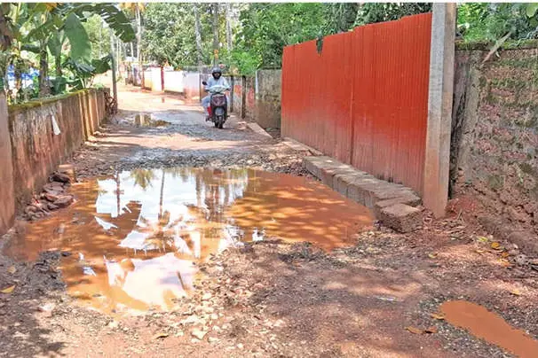 വർക്കല മാർത്തോമാ പള്ളി-തൊടുവേ റോഡ് തകർച്ചയിൽ