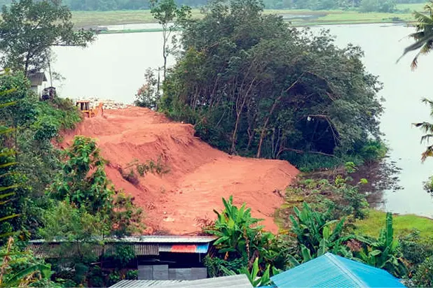 പുന്നമൂട് വാർഡിൽ കുന്നിടിച്ചുനിരത്തലും കായൽ നികത്തലും