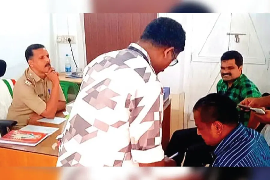 CI ഷമീർഖാൻ സമ്പാദിച്ചത് ലക്ഷങ്ങൾ; അക്കൗണ്ട് അസം സ്വദേശിയുടെ പേരിൽ, പണമെത്തിയാൽ ഹെൽമറ്റ് ധരിച്ച് ATM-ലെത്തും