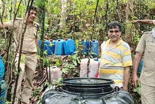 വാറ്റാനായി തയ്യാറാക്കി; 2800 ലിറ്റർ കോട നശിപ്പിച്ചു