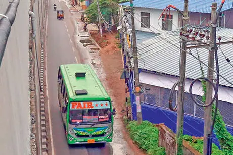 ശക്തികുളങ്ങരയ്ക്ക് ദുരിതമായി വീതിയില്ലാത്ത സർവീസ് റോഡ്