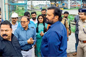 ശബരിമല തീർഥാടനം: പുനലൂരിൽ അപകടമേഖലകൾ അടയാളപ്പെടുത്തണം-സുരേഷ് ഗോപി