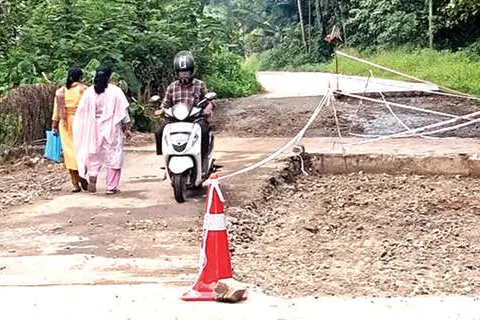 മുളക്കുളം-ചന്തപ്പാലം റോഡിനെ നിങ്ങൾ മറന്നോ