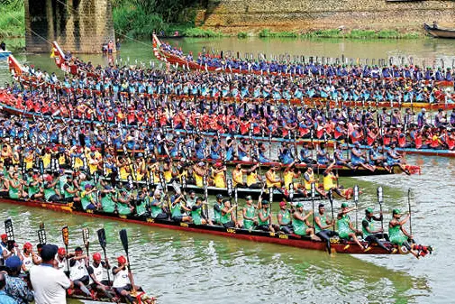 ആവേശത്തിരയിളക്കി പിറവം വള്ളംകളി