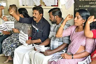 കോട്ടുവള്ളിയിൽ പഞ്ചായത്ത് പ്രസിഡന്റിന്റെ രാജി ആവശ്യപ്പെട്ട് എൽ.ഡി.എഫ്. പ്രതിഷേധം