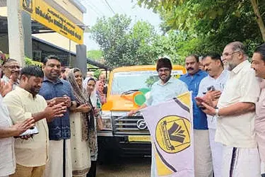 സ്പെക്ട്രം ബഡ്സ് സ്കൂളിന് വാഹനം കൈമാറി