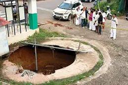 വലിയങ്ങാടിയിലെ 110 വർഷം പഴക്കമുള്ള കിണർ ഇടിഞ്ഞുതാഴ്‌ന്നു