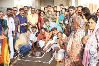 മുണ്ടേരി ജി.വി.എച്ച്.എസ്.എസിൽ ഓപ്പൺസ്റ്റേജിന് തറക്കല്ലിട്ടു
