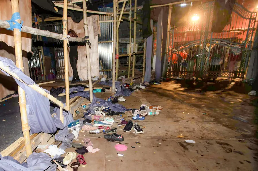 ‘എന്റെ കൺമുന്നിൽ വെച്ചാണ് അമ്മ മരിച്ചത്’; മഴ പെയ്തതോടെ ആളുകൾ തള്ളിക്കയറി, ജീവൻ നഷ്ടപ്പെട്ടത് 19 പേർക്ക്