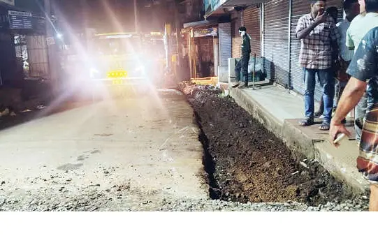 റോഡ് ചെളിക്കുളമായി