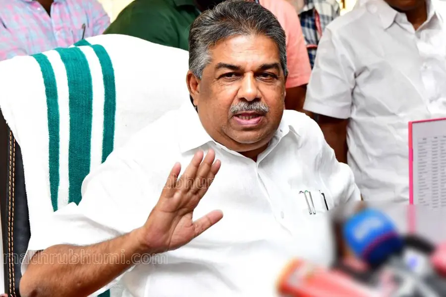 സജി ചെറിയാന്റെ അന്തവും കുന്തവുമില്ലാത്ത പ്രസ്താവനകൾ പാർട്ടിക്ക് വളരെയേറെ ദോഷംചെയ്തു; കൊല്ലത്ത് വിമർശനം