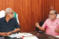 ഭാവുകത്വവും മാർക്കറ്റിങ്ങും; പുരസ്‌കാരം നൽകേണ്ടത് സാഹിത്യ അക്കാദമിയോ ചേംബർ ഓഫ് കൊമേഴ്‌സോ?