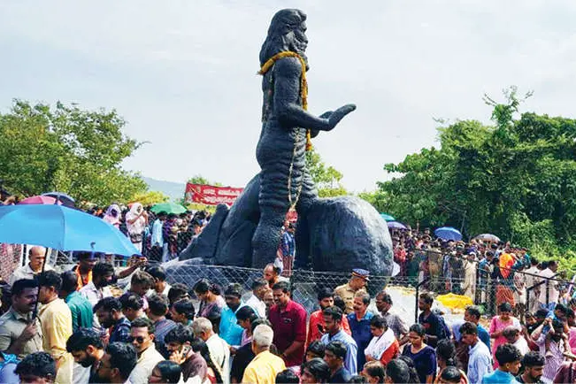വിശ്വാസപ്പെരുമയിൽ രായിരനല്ലൂർ മലകയറ്റം
