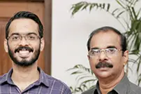 ഷഷ്ടിപൂർത്തി വേളയിൽ മകനൊപ്പം എം.ഡി. ബിരുദം നേടി ഡോക്ടർ