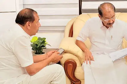 വൈദ്യുതി മുടക്കം: മന്ത്രിക്ക് നിവേദനം നൽകി എം.എൽ.എ.