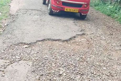 പൊട്ടിപ്പൊളിഞ്ഞ് ചുടല-ഓണപ്പറമ്പ് റോഡ്