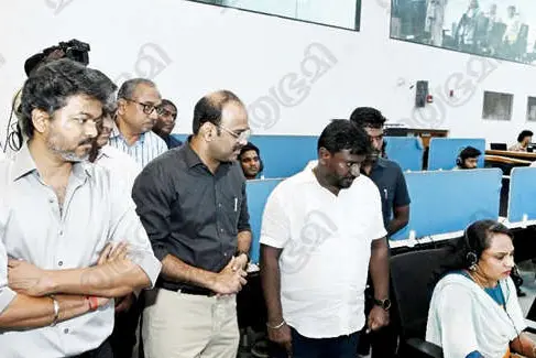 മുഖ്യമന്ത്രി കോർപ്പറേഷനിലെത്തി അവലോകനം നടത്തി