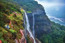 ഏഷ്യയിലെ വാഹനങ്ങളുടെ സാന്നിധ്യമില്ലാത്ത ഏക ഹിൽ സ്റ്റേഷൻ; മഴയിൽ മാഥേരാനിൽ