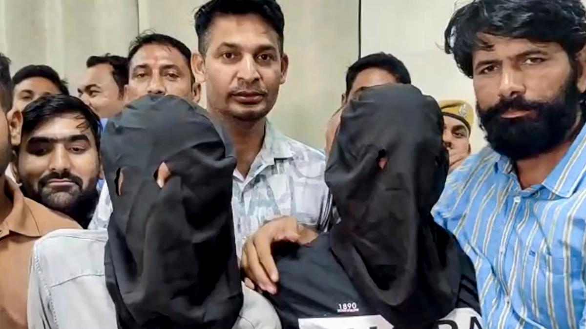 **EDS: SCREENGRAB VIA PTI VIDEOS** Kota: Superintendent of Police (SP) Tejaswini Gautam addresses a press conference after suspects were arrested in connection with firing on Bollywood actor Tiger Shroff’s car at Juhu, in Kota, Monday, Oct. 19, 2026. (PTI Photo)(PTI10_19_2026_000090B)
