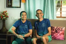 ഓടി വീടെത്തുക, 36 മണിക്കൂറുകൾക്കൊണ്ട് 165 കിലോമീറ്റർ; കൂട്ടിന് ഭാര്യയും