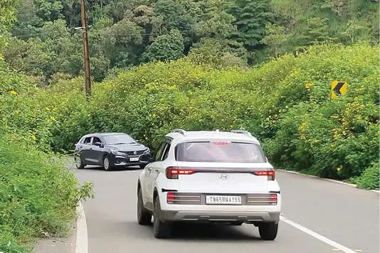 ഈ മുൾപ്പാതയിൽ