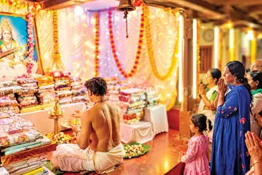 ക്ഷേത്രങ്ങളിൽ വിദ്യാരംഭത്തിന് സരസ്വതീ മണ്ഡപങ്ങളൊരുങ്ങി