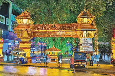 അക്ഷരപുണ്യം പകരാൻ ക്ഷേത്രങ്ങളൊരുങ്ങി