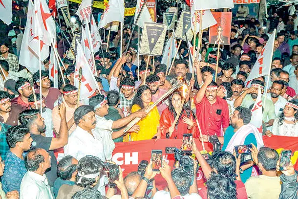 സംഘപരിവാർ ഭരണകൂടത്തിനു മുന്നിൽ തല കുനിക്കില്ല-ഐഷി ഘോഷ്