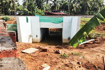 നാട്ടുകാർ ചോദിക്കുന്നു, അപ്രോച്ച് റോഡിന് ആരെ അപ്രോച്ച് ചെയ്യണം