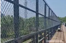 ചന്ദ്രഗിരിപ്പാലത്തിന് സംരക്ഷണമൊരുക്കുന്നു; ഇരുമ്പുവേലി കാക്കും