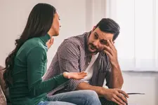 എപ്പോഴും പോസിറ്റീവായിരിക്കൂ' എന്ന് പറയാറുണ്ടോ? ഇത് ബന്ധങ്ങളെ തകർത്തേക്കാം