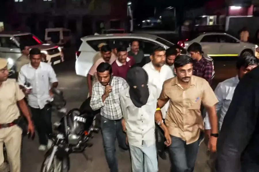 ടൈഗർ ഷ്റോഫിനെ വെടിവെച്ചതിനു പിന്നിൽ അനിൽ പണ്ഡിറ്റ്, 2.5 ലക്ഷം മുൻകൂറായി നൽകി; കാലിഫോർണിയയിൽനിന്ന് നിയന്ത്രിച്ചത് ആപ്പ് വഴി