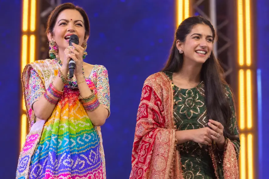 Nita Ambani wore a rainbow, and the whole of Jamnagar looked up