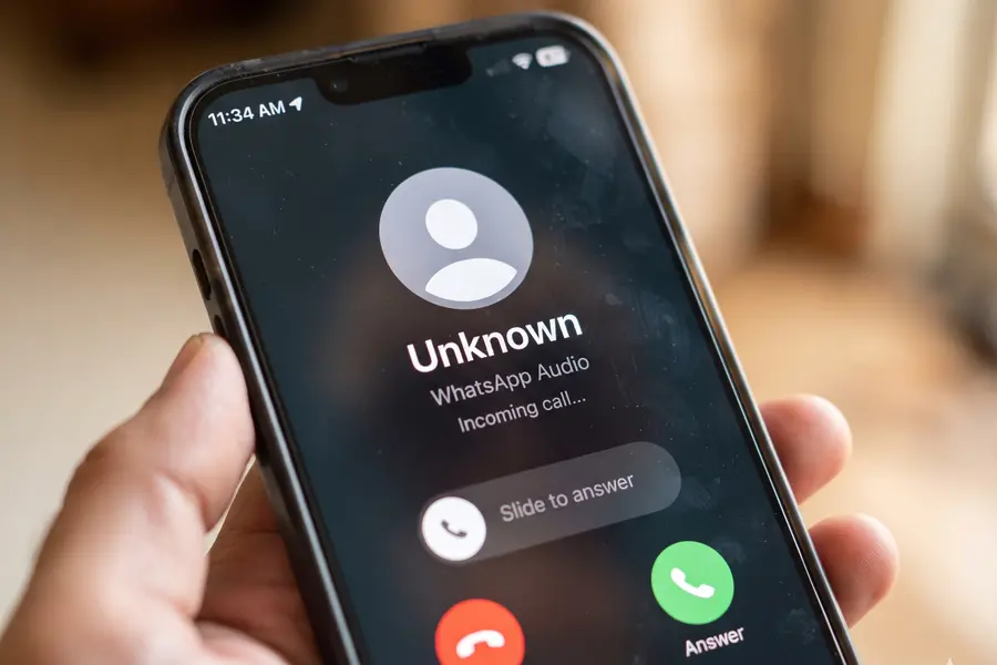 Whatsapp incoming call window on a smartphone