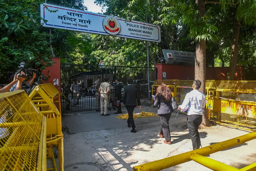 'ബാരിക്കേഡുകൾ സ്ഥാപിച്ചിരിക്കുന്നതിന് ലക്ഷ്യമുണ്ട്': സൗരവ് ദാസിനും അശുതോഷ് റാങ്കയ്ക്കുമെതിരെ വിമർശനവുമായി ഹൈക്കോടതി