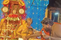 ഹരിശ്രീ കുറിച്ച് കുരുന്നുകൾ