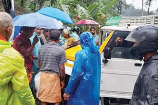 മുളപ്പുറത്ത് തീർഥാടകരുടെ ബസും പിക്കപ്പ് വാനും കൂട്ടിയിടിച്ച് അപകടം
