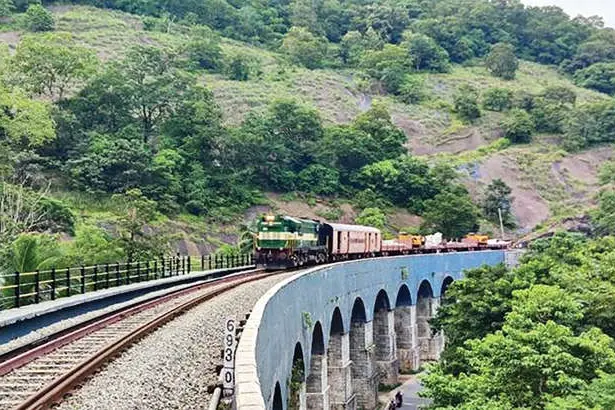 പ്രകൃതിയെ അറിഞ്ഞൊരു തീവണ്ടിയാത്ര
