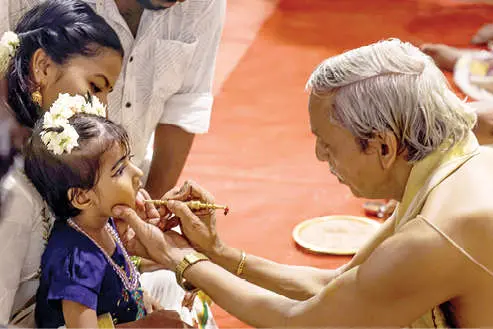 പറവൂർ ദക്ഷിണ മൂകാംബികയിൽ 1452 കുഞ്ഞുങ്ങളെ എഴുത്തിനിരുത്തി